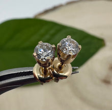 Load image into Gallery viewer, Set of stud earrings
