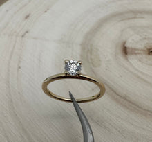 Load image into Gallery viewer, 14 ct. goldring with 0,35 ct. diamond
