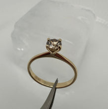 Load image into Gallery viewer, 14 ct. gold ring with 0,41 ct. diamond
