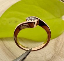 Load image into Gallery viewer, Ring in 14 ct. rose gold with 0,53 ct. diamond
