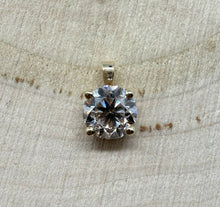 Load image into Gallery viewer, 14 ct. gold pendant with 1,00 ct. natural diamond
