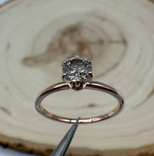 Load image into Gallery viewer, Ring in 14 ct. rose gold with one 0,50 ct. natural diamond
