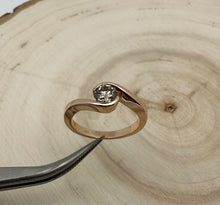 Load image into Gallery viewer, Ring in 14 ct. rose gold with 0,53 ct. diamond
