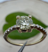 Load image into Gallery viewer, 14 ct. gold ring with 0,74 tcw. diamonds.
