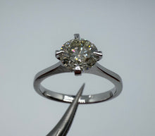 Load image into Gallery viewer, Ring in 14 ct. white gold with 1,02 ct. diamond.
