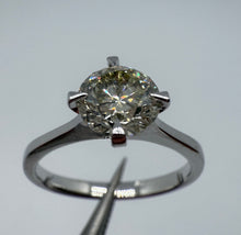 Load image into Gallery viewer, Ring in 14 ct. white gold with 1,02 ct. diamond.
