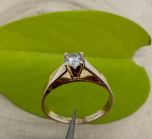 Load image into Gallery viewer, 14 ct. yellow gold ring with 0,28 ct. diamond
