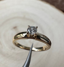 Load image into Gallery viewer, Ring in 14 ct. yellow gold with 0,25 ct. diamond
