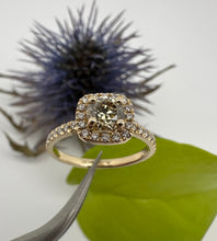 Load image into Gallery viewer, Diamond ring in 14 ct. yellow gold with 0,89 tcw. diamonds
