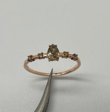 Load image into Gallery viewer, 14 ct. rose gold ring with 0,39 tcw. diamonds
