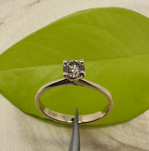 Load image into Gallery viewer, 14 ct. gold ring with 0,41 ct. diamond
