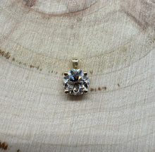Load image into Gallery viewer, 14 ct. gold pendant with 1,00 ct. natural diamond
