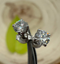 Load image into Gallery viewer, Stud earrings in 14 ct. white gold with 0,50 tcw. diamonds
