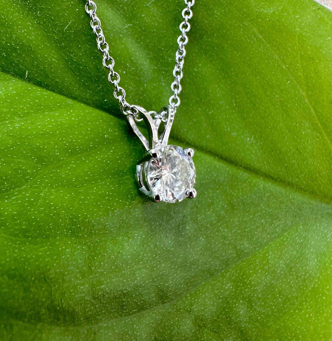 14 ct. white gold necklace with 0,44 ct. diamond pendant