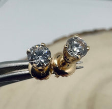 Load image into Gallery viewer, Set of stud earrings
