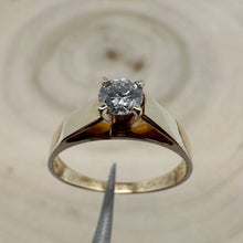 Load image into Gallery viewer, 14 ct. yellow gold ring with 0,28 ct. diamond
