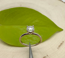 Load image into Gallery viewer, 14 ct. goldring with 1,09 ct. diamond
