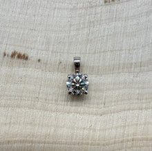 Load image into Gallery viewer, 14 ct. white gold pendant with one 0,42 ct. natural diamond
