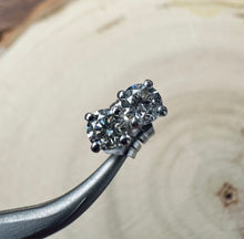 Load image into Gallery viewer, Set of stud earrings with 0,61 tcw. diamonds
