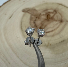 Load image into Gallery viewer, Stud earrings in 14 ct. white gold with 0,50 tcw. diamonds
