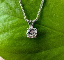 Load image into Gallery viewer, 14 ct. white gold necklace with 0,44 ct. diamond pendant
