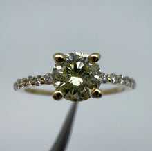 Load image into Gallery viewer, 14 ct. gold ring with 0,74 tcw. diamonds.
