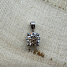 Load image into Gallery viewer, 14 ct. white gold pendant with one 0,41 ct. natural diamond
