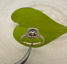 Load image into Gallery viewer, Diamond ring in 14 ct. yellow gold with 0,89 tcw. diamonds
