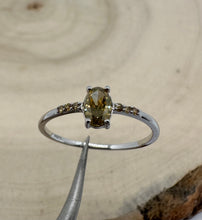 Load image into Gallery viewer, 14 ct. white gold ring with 0,35 tcw. diamonds
