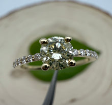 Load image into Gallery viewer, 14 ct. gold ring with 0,74 tcw. diamonds.
