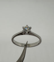 Load image into Gallery viewer, Ring in 14 ct. white gold with 0,25 ct. diamond
