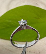 Load image into Gallery viewer, Ring in 14 ct. white gold with 0,25 ct. diamond
