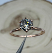 Load image into Gallery viewer, Ring in 14 ct. rose gold with one 0,50 ct. natural diamond
