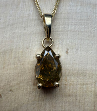Load image into Gallery viewer, Necklace in 14 ct. gold with a 2,20 ct. diamond pendant.
