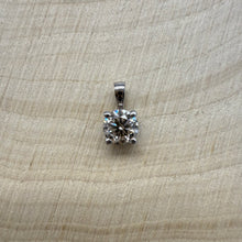Load image into Gallery viewer, 14 ct. white gold pendant with one 0,41 ct. natural diamond
