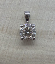 Load and play video in Gallery viewer, 14 ct. white gold pendant with one 0,41 ct. natural diamond
