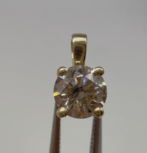 Load and play video in Gallery viewer, Pendant in 14 ct. gold holding one 0,50 ct. natural diamond
