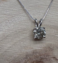 Load and play video in Gallery viewer, 14 ct. white gold necklace with 1,27 ct. diamond
