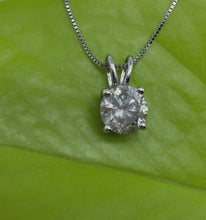 Load and play video in Gallery viewer, 14 ct. white gold necklace with 1,27 ct. diamond
