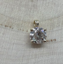 Load and play video in Gallery viewer, 14 ct. gold pendant with 1,00 ct. natural diamond
