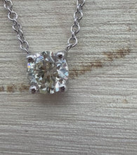 Load and play video in Gallery viewer, 14 ct. white gold necklace with one 0,50 ct. natural diamond
