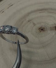 Load and play video in Gallery viewer, Diamondring in 14 ct. white gold with 1,13 tcw. natural diamonds
