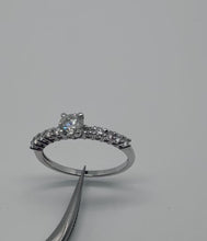 Load and play video in Gallery viewer, 14 ct. white gold ring with 0,59 tcw. diamonds
