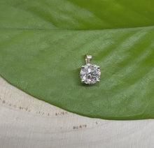 Load and play video in Gallery viewer, 14 ct. gold pendant with 1,00 ct. natural diamond
