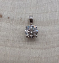 Load and play video in Gallery viewer, 14 ct. white gold pendant with one 0,42 ct. natural diamond
